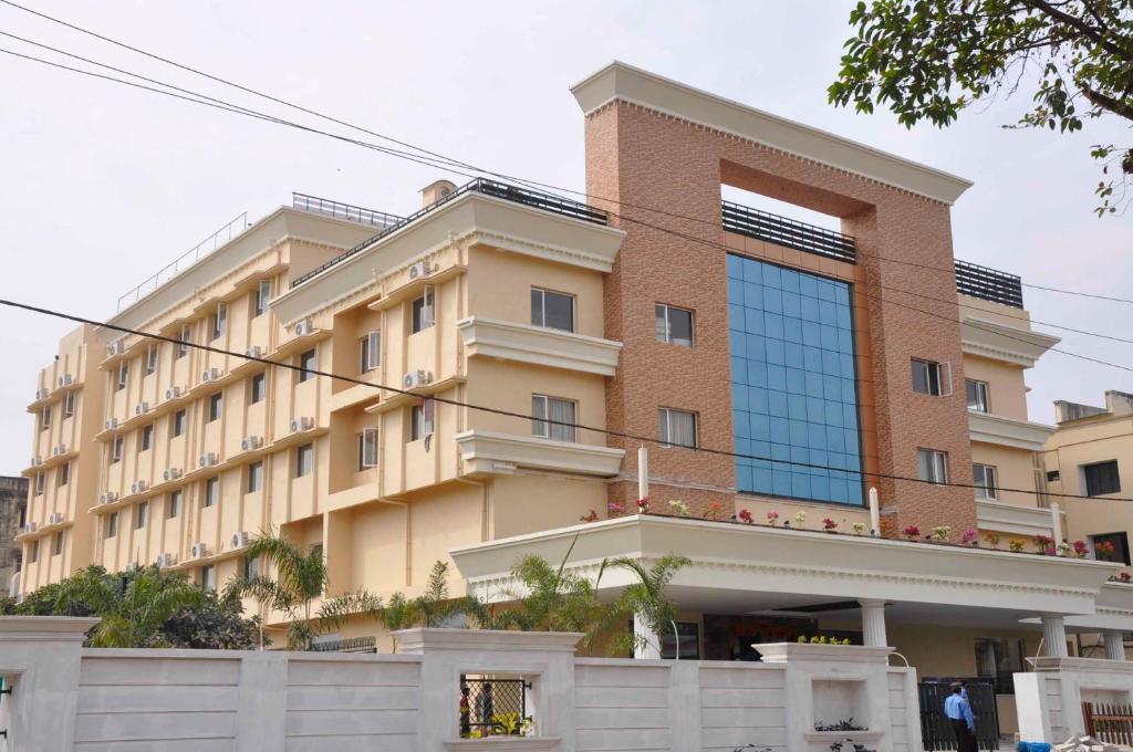 Hotel Excellency Бхубанешвар Екстериор снимка